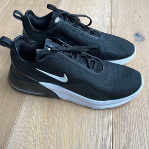 Men’s lightly used Nike shoes
